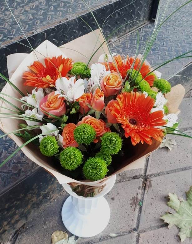 Букет цветов из: Герберы, Хризантемы, Альстромерии и Розы в Белоярском Свердловской области