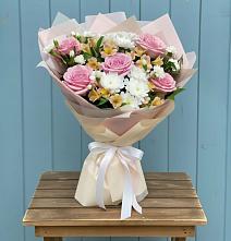 Букет цветов из:  Гвоздики, Орхидеи и Розы #REPLACE_PRED# Белоярском Свердловской области