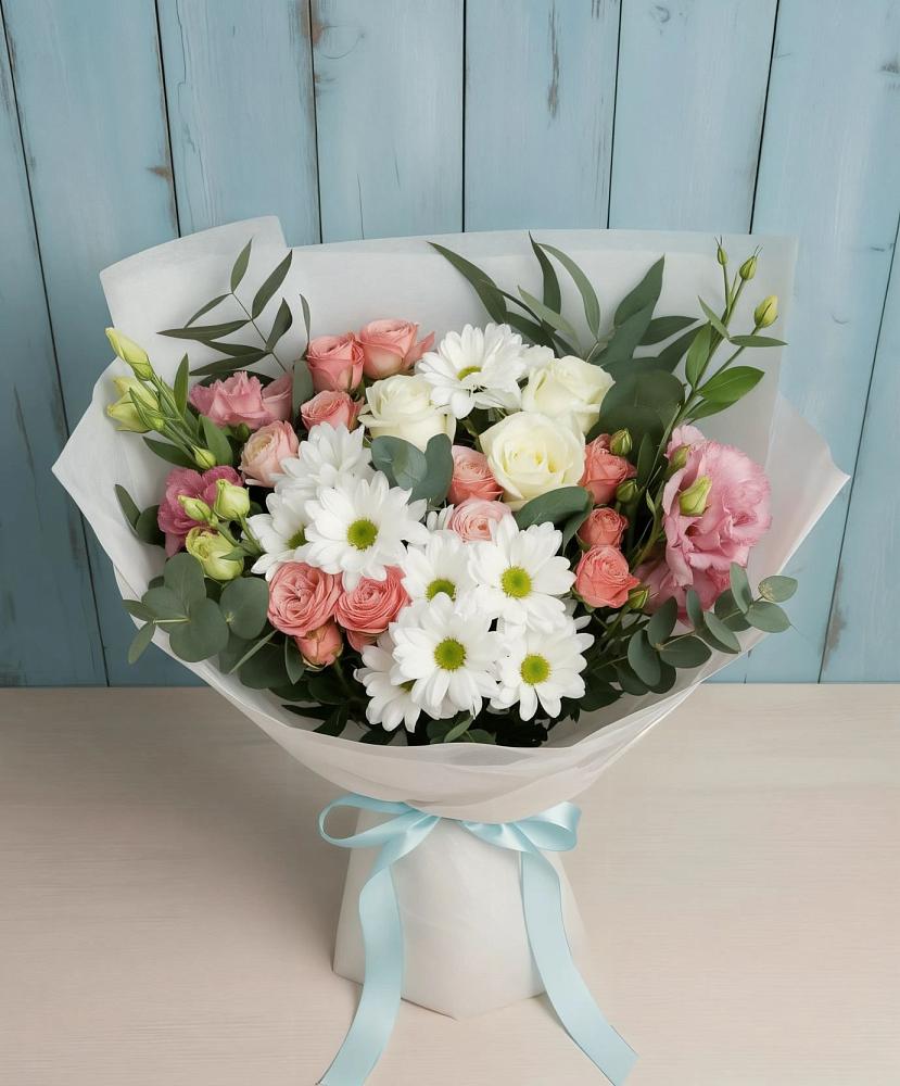 Букет цветов из: Розы, Лизиантусы и Хризантемы в Белоярском Свердловской области