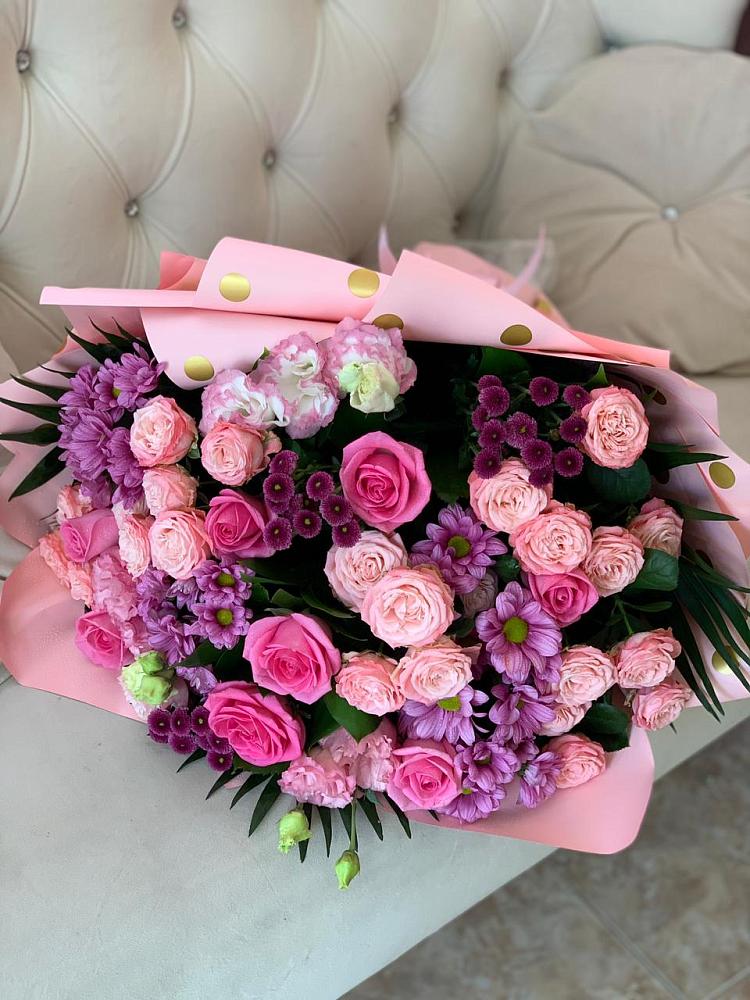 Букет цветов из: Хризантемы, Розы и Лизиантусы в Белоярском Свердловской области