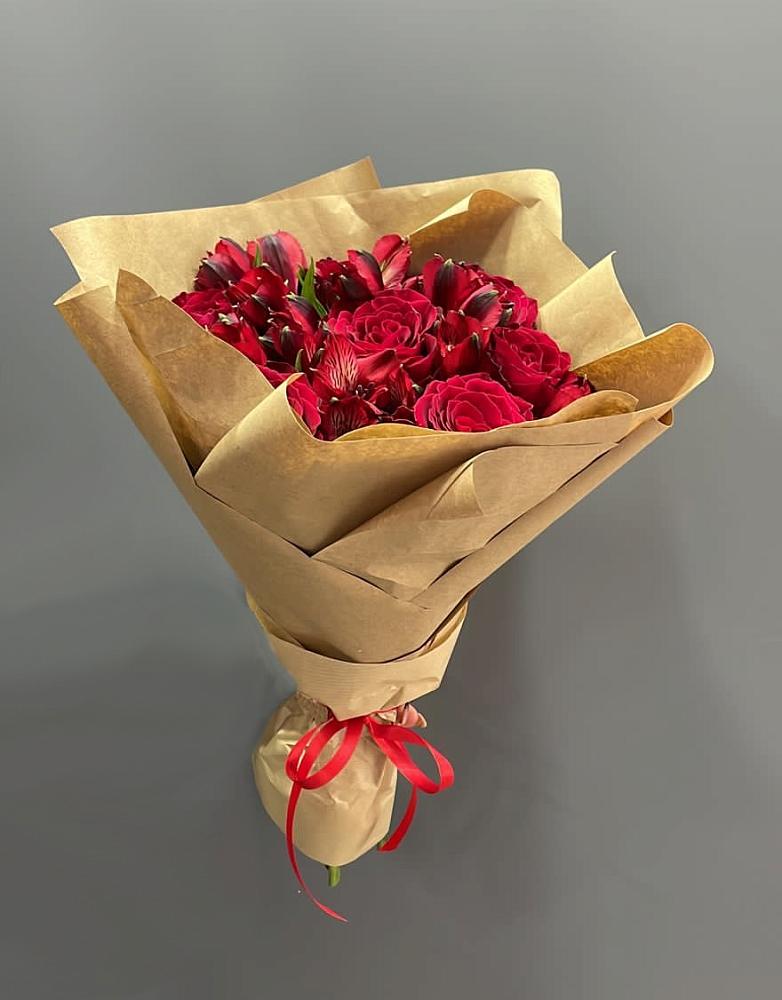 Букет цветов из: Альстромерии и Розы в Белоярском Свердловской области