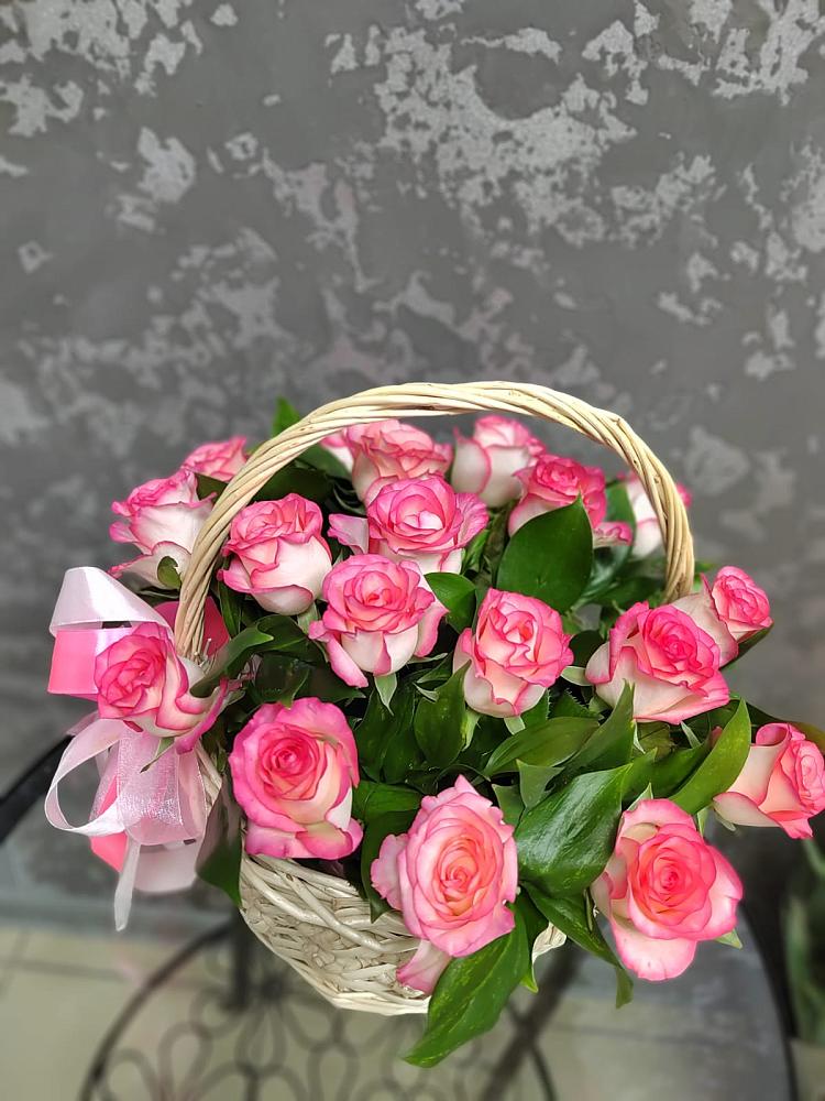 Цветочная композиция из Розы в корзине в Белоярском Свердловской области