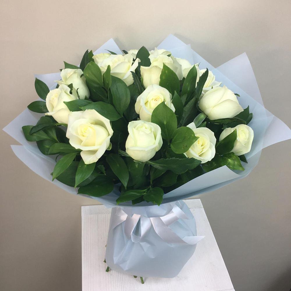 Букет 15 Белых роз Проуд в Белоярском Свердловской области
