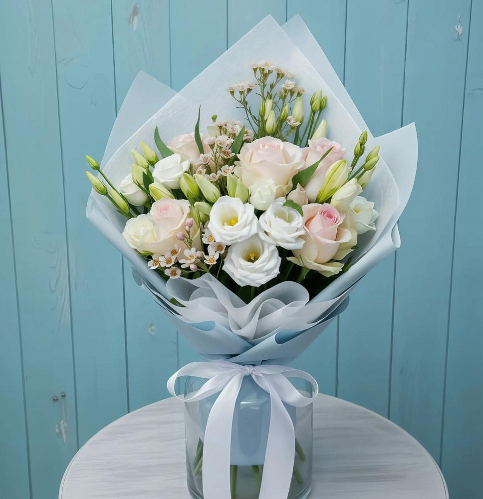 Букет цветов из: Розы и Лизиантусы в Белоярском Свердловской области