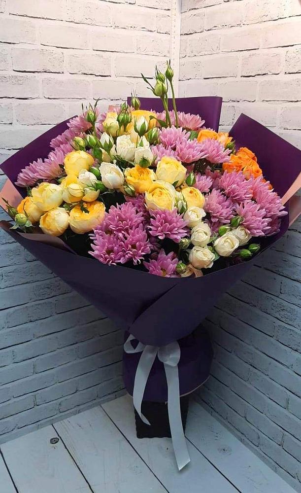 Букет цветов из: Хризантемы и Розы в Белоярском Свердловской области