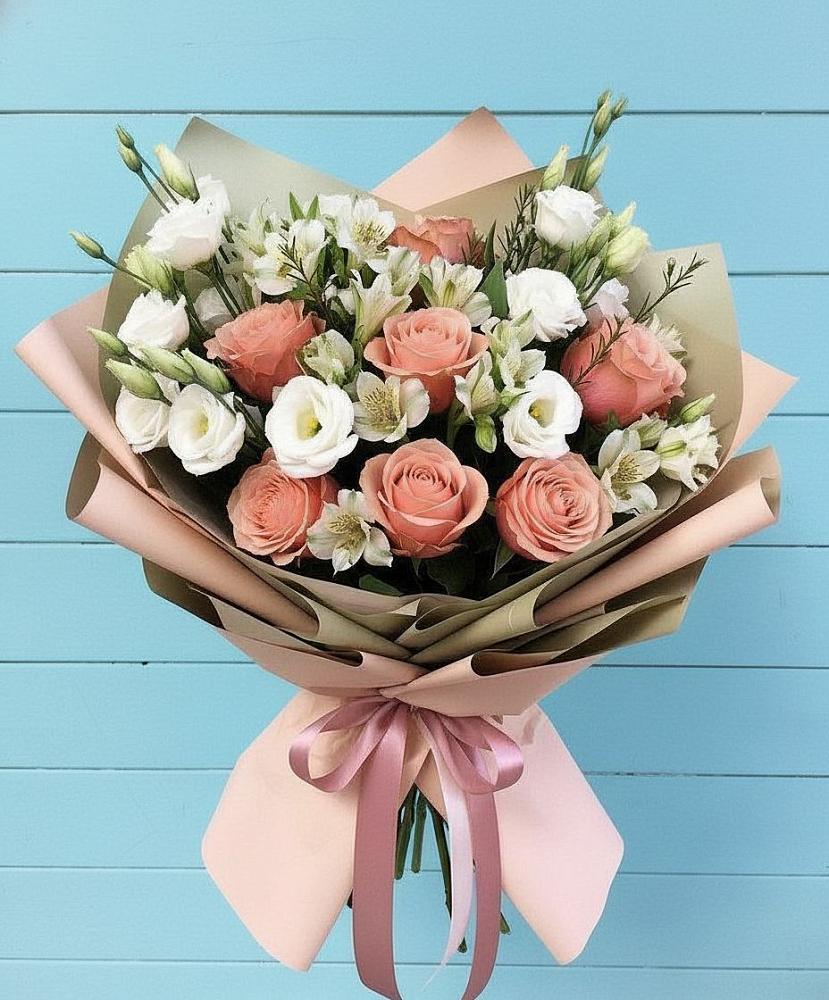 Букет цветов из: Розы, Альстромерии и Лизиантусы в Белоярском Свердловской области
