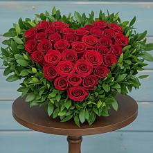 Цветочная композиция из Розы в виде сердца в Белоярском Свердловской области