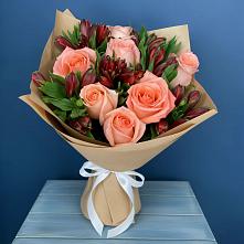 Букет цветов из:  Розы и Альстромерии в Белоярском Свердловской области