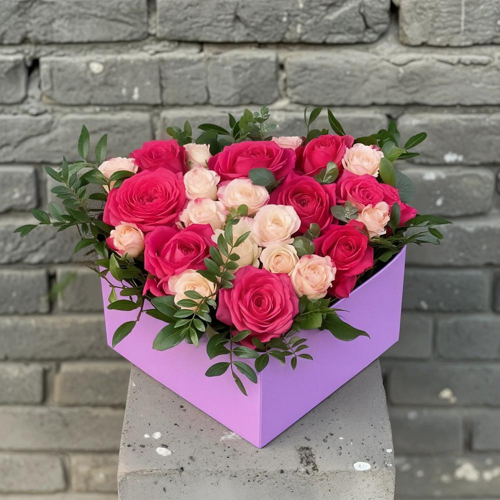 Цветочная композиция из Розы в коробке в Белоярском Свердловской области