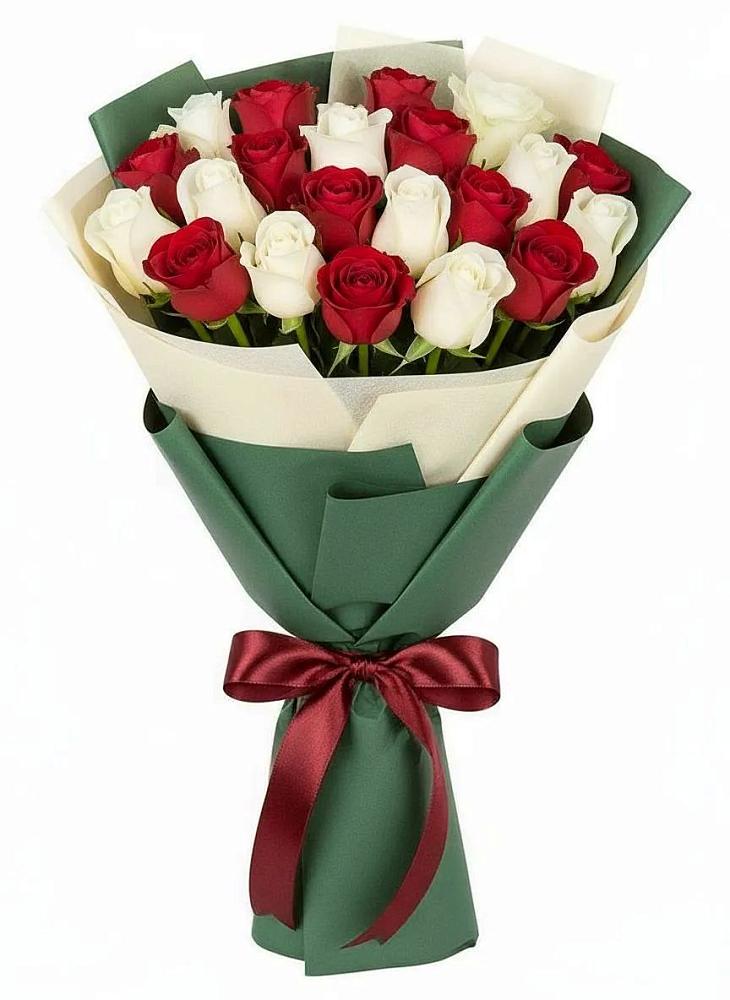 Букет Микс из красных и белых роз в Белоярском Свердловской области