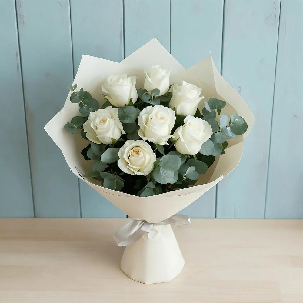 Букет Белые розы в Эвкалипте в Белоярском Свердловской области