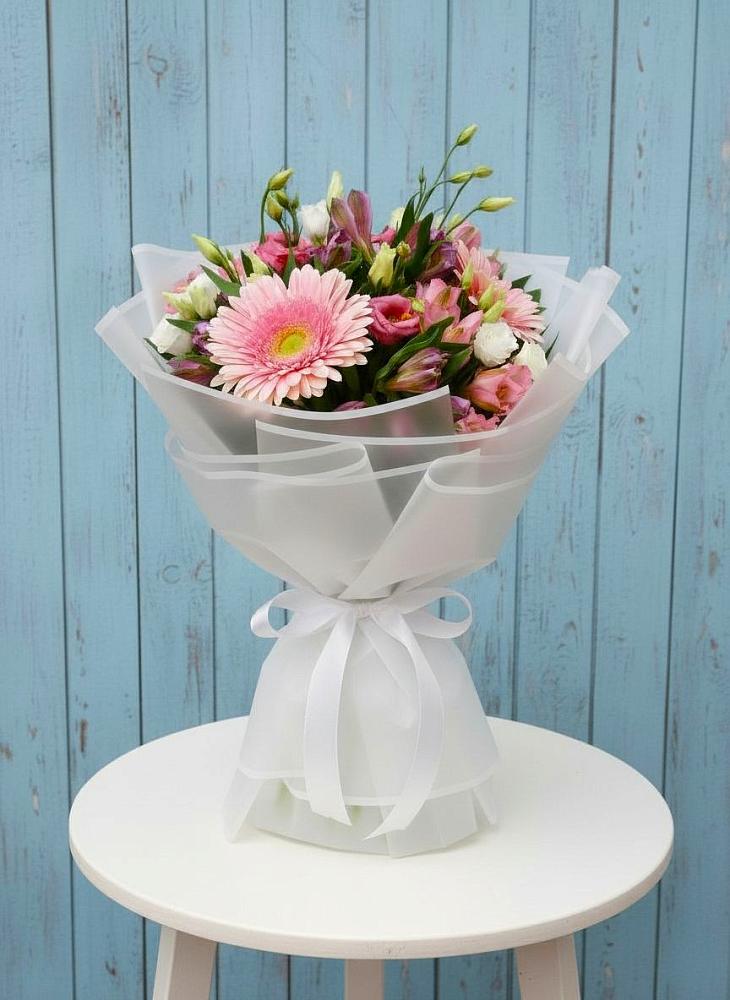 Букет цветов из: Герберы, Альстромерии и Лизиантусы в Белоярском Свердловской области