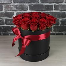 Цветочная композиция из Розы в шляпной коробке в Белоярском Свердловской области