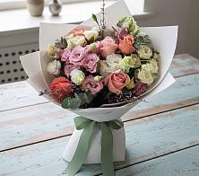 Букет цветов из:  Розы, Лизиантусы и Гвоздики в Белоярском Свердловской области