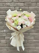 Букет цветов из:  Гвоздики, Розы, Лизиантусы и Хризантемы в Белоярском Свердловской области