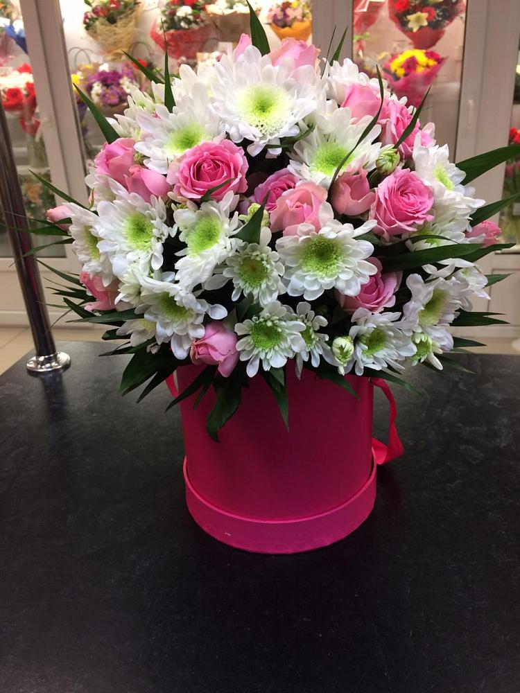 Цветочная композиция из Розы и Хризантемы в шляпной коробке в Белоярском Свердловской области