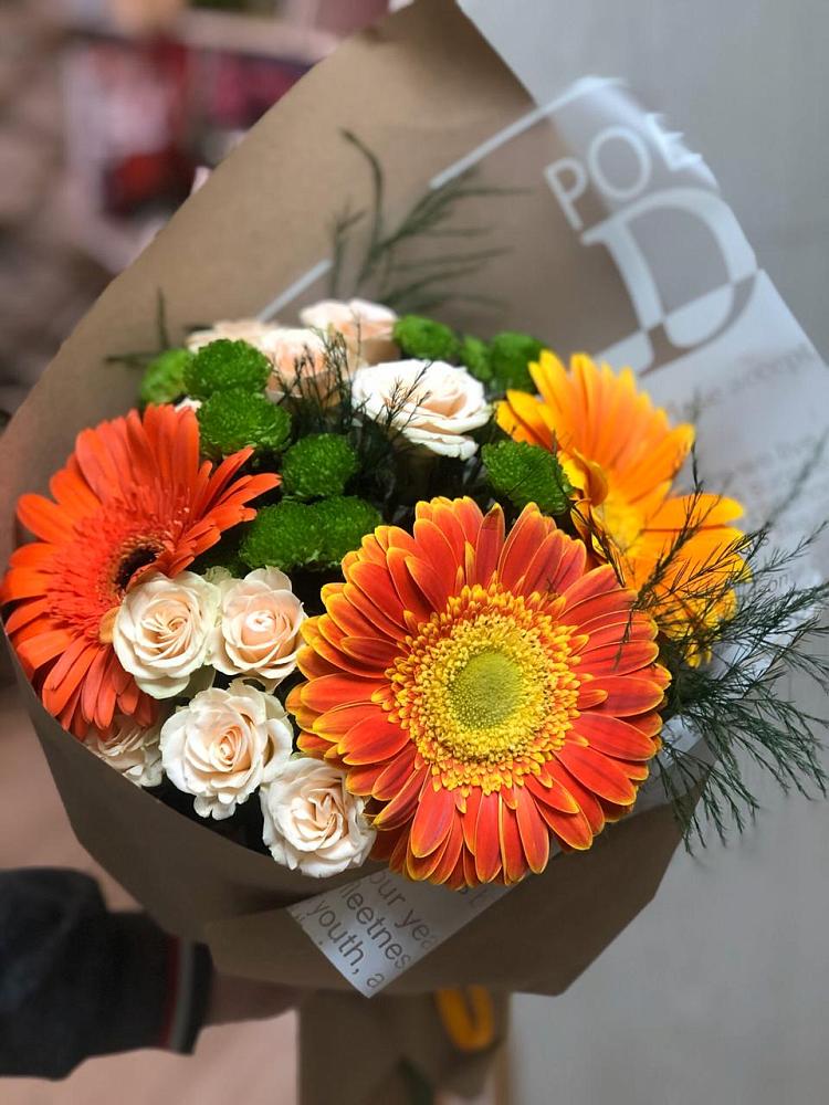 Букет цветов из: Герберы, Хризантемы и Розы в Белоярском Свердловской области