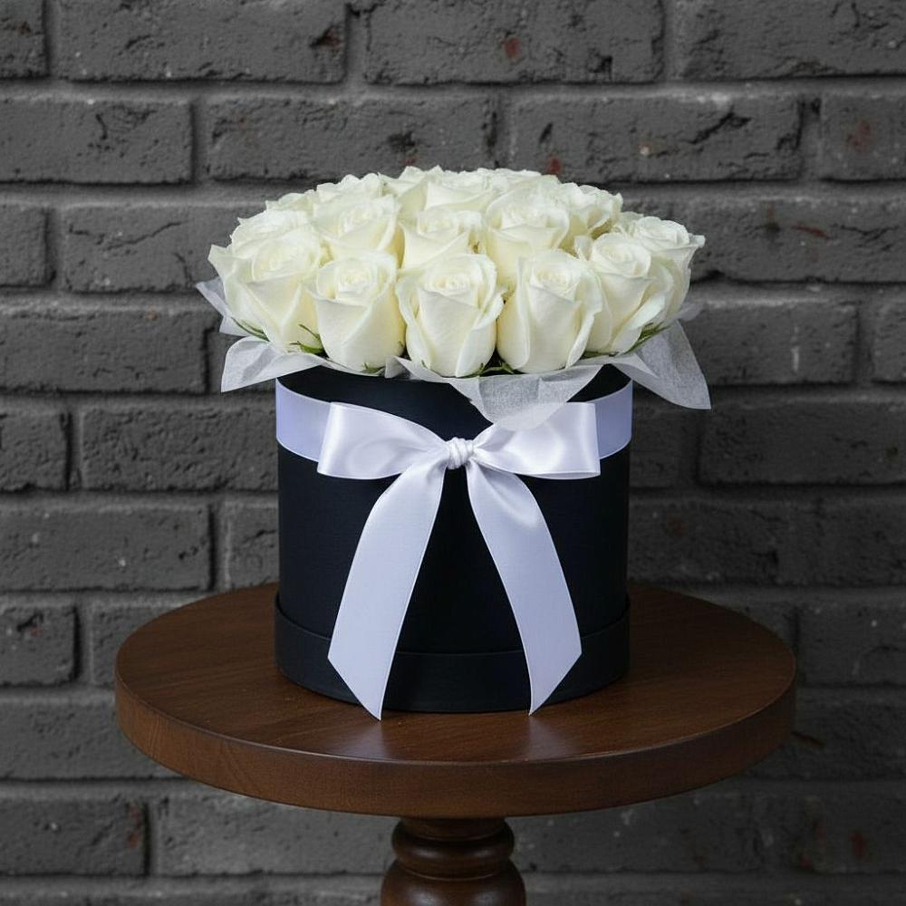 Цветочная композиция из Розы в шляпной коробке в Белоярском Свердловской области