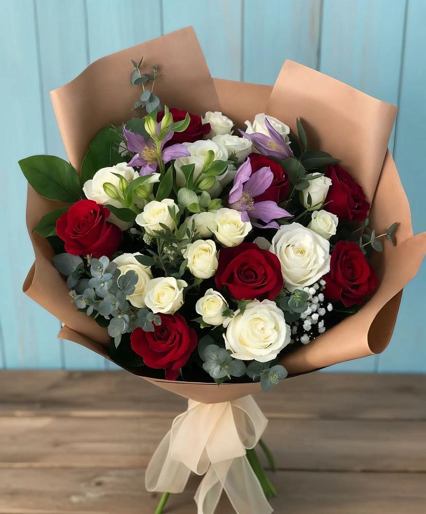 Букет цветов из: Розы и Альстромерии в Белоярском Свердловской области