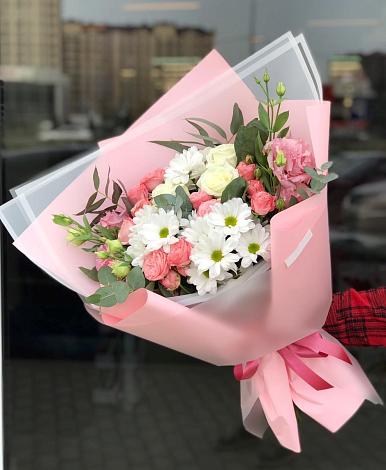 Букет цветов из: Розы, Лизиантусы и Хризантемы в Белоярском Свердловской области