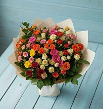 Букет Микс из разноцветных кустовых роз в Белоярском Свердловской области