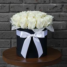 Цветочная композиция из Розы в шляпной коробке в Белоярском Свердловской области