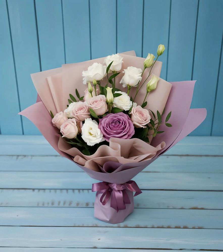 Букет цветов из: Розы и Лизиантусы в Белоярском Свердловской области